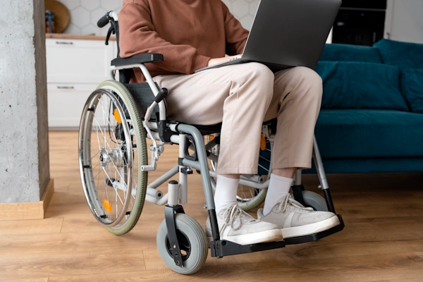 L’entretien du fauteuil roulant : guide pratique pour prolonger sa durée de vie